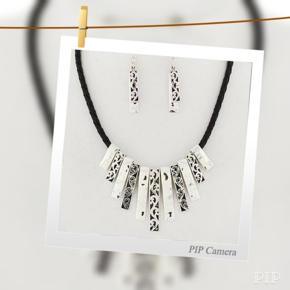Graduated Silver Statement Necklace Set - Picture 2 of 3